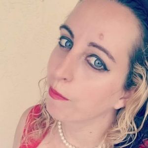 Meet your Posher, Niki